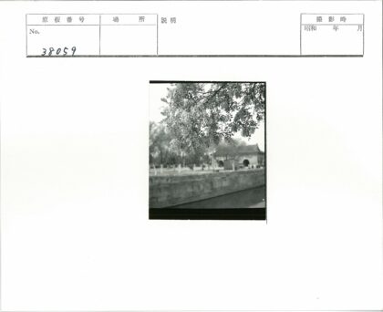 春日运河畔花开古建筑.jpg