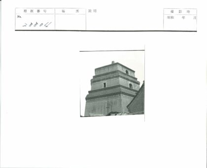 晴天下的多层砖雕建筑.jpg