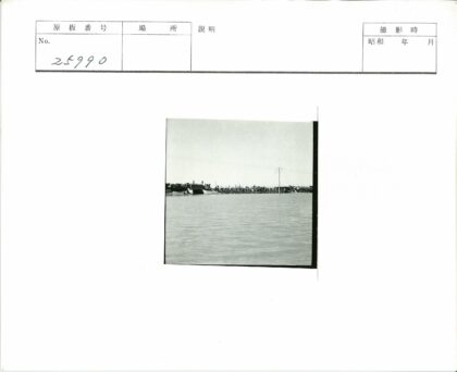 晴日水岸与海岸线景色.jpg