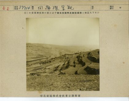 晴朗天空下的梯田景观.jpg