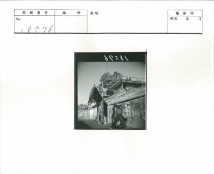 晴空下传统建筑街景.jpg
