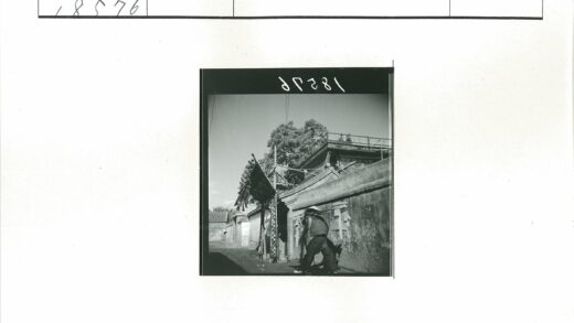 晴空下传统建筑街景.jpg