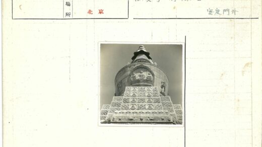 晴空下佛像雕刻纪念碑.jpg