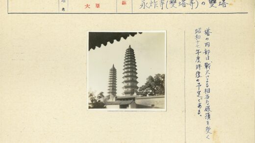 晴空下古塔与传统建筑风光.jpg
