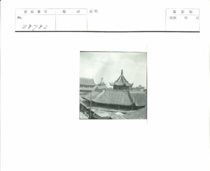 晴空下的中国传统建筑群.jpg