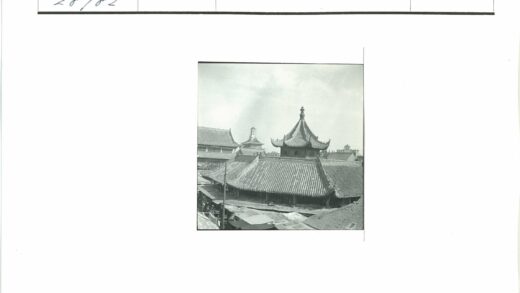 晴空下的中国传统建筑群.jpg