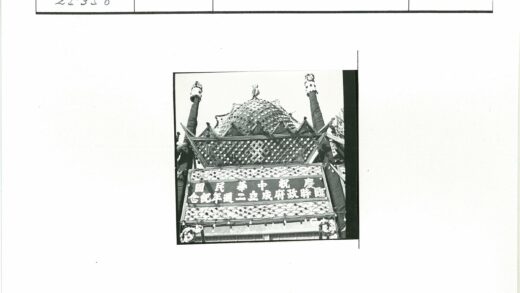 晴空下的传统装饰建筑.jpg