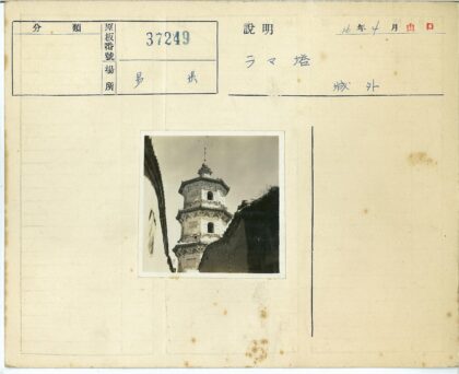 晴空下的多层古塔.jpg