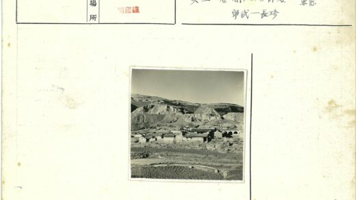 晴空下的山村建筑.jpg