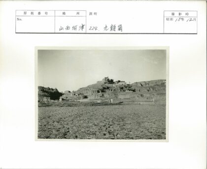 晴空下的梯田山坡.jpg