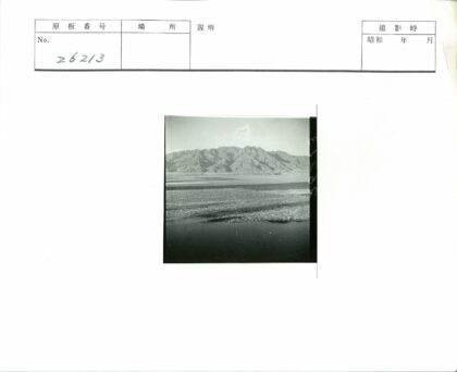 晴空下的田野与远山.jpg