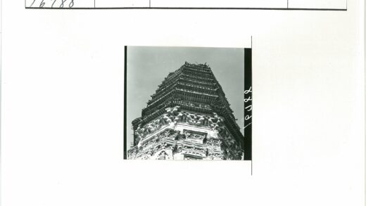 晴空下精美宝塔景观.jpg