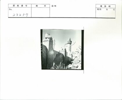 晴空石雕狮子建筑装饰.jpg