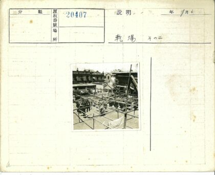 晾衣绳与老建筑街景.jpg