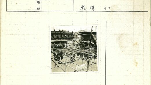 晾衣绳与老建筑街景.jpg