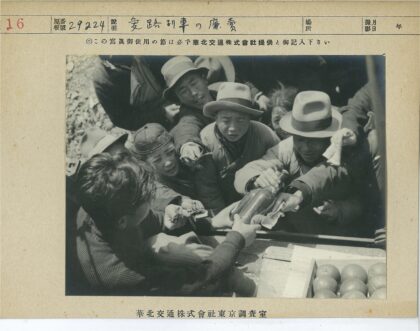 朋友聚会共饮橘子前景.jpg