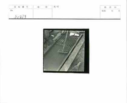 木制工具与液体槽工作场景.jpg