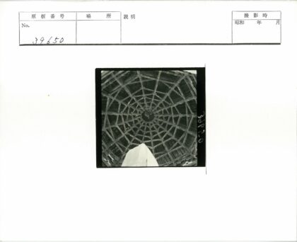 木制格子结构底部视角.jpg