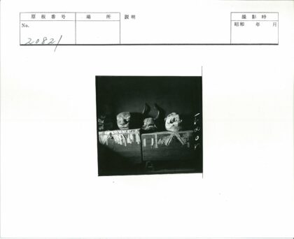木制面具表情特写展示.jpg