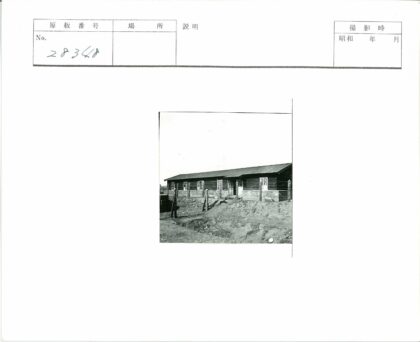 木屋围栏铁丝网旧建筑.jpg
