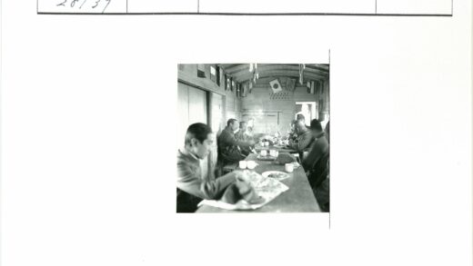 木屋长桌国际聚会.jpg