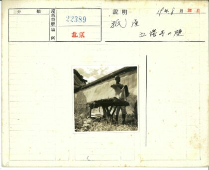 木桌石墙多云天空.jpg
