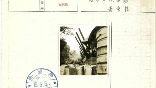 木梁砖墙与远山风景.jpg