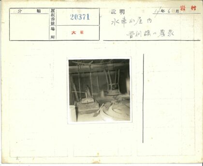 木结构厂房内大型机械作业.jpg