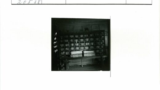 木质储物架包装物品展示.jpg