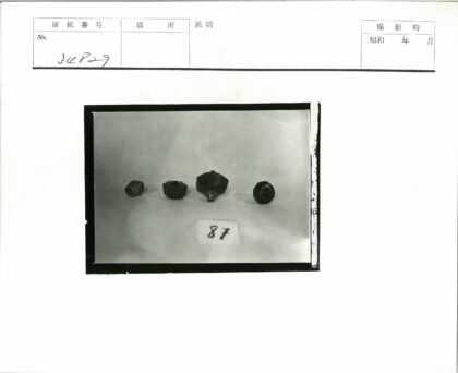 机械部件排列与数字87展示.jpg