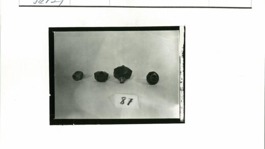 机械部件排列与数字87展示.jpg