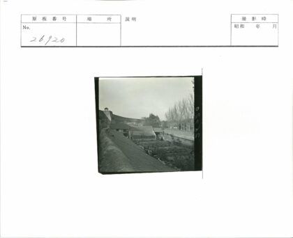 村庄屋顶景观与圆顶建筑.jpg