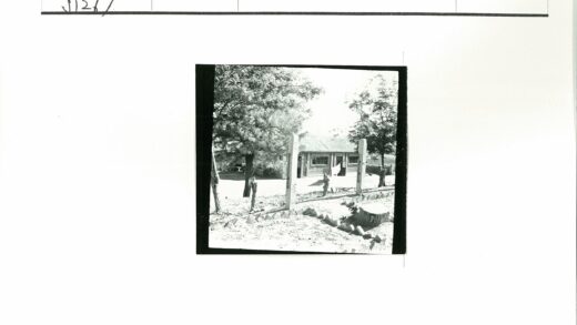 林间砖路古建筑.jpg