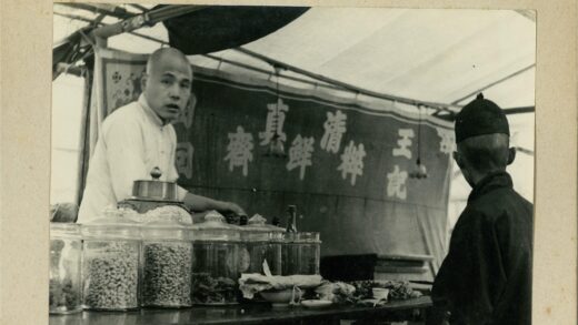 柜台交易场景历史照片.jpg