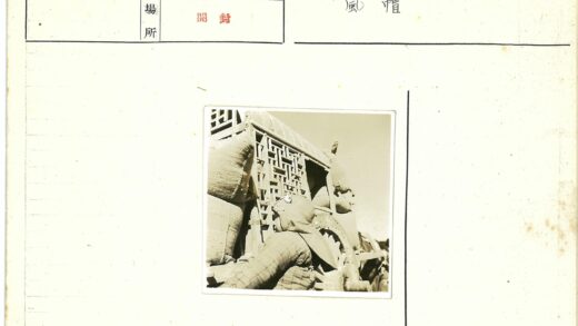 格子夹克男子与木车大麻袋.jpg