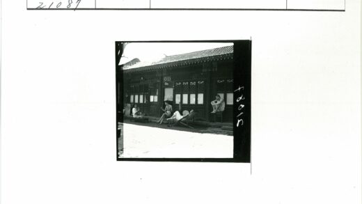 格窗木屋友人闲谈.jpg