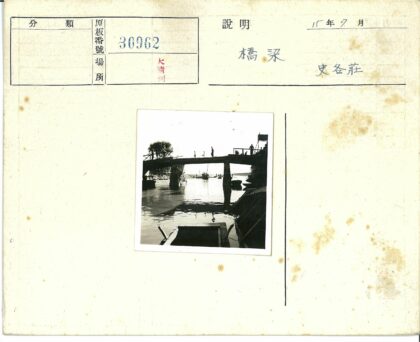 桥上行人船树景.jpg