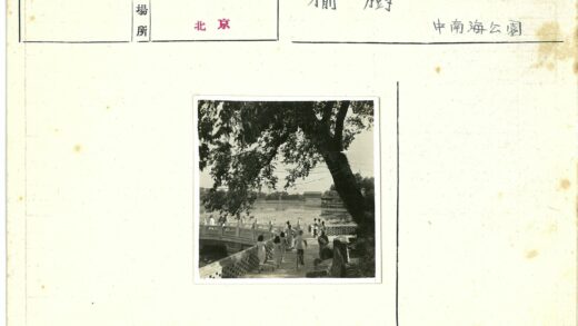 桥边小径树影建筑水景.jpg