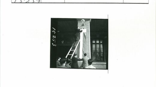 梯子上挂纸砖墙灯.jpg