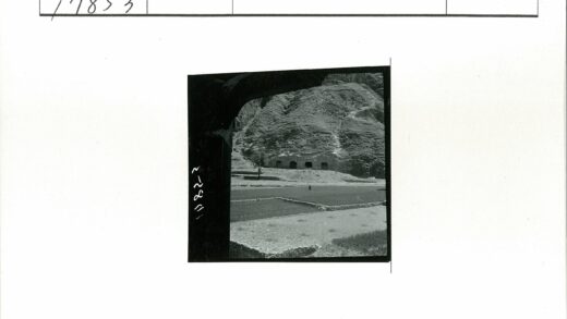 梯田山坡独行者洞穴入口.jpg