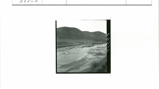 梯田山脉与河流岩石景观.jpg