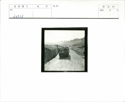 梯田山路上的敞篷卡车之旅.jpg