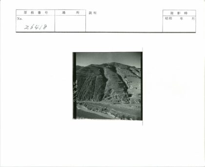 梯田崎岖山地晴空风光.jpg
