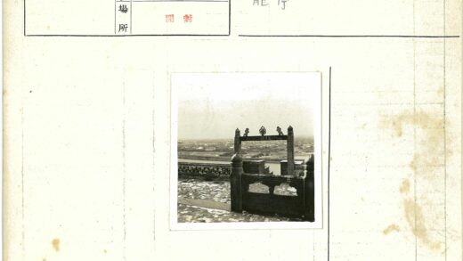 梯田石栏远眺建筑风光.jpg