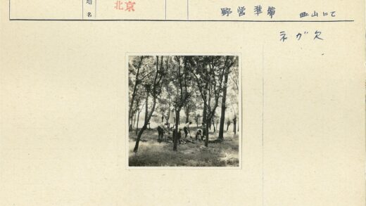 森林工人使用铁锹劳作.jpg
