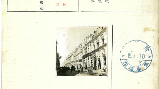 欧洲风情街景建筑与行人.jpg