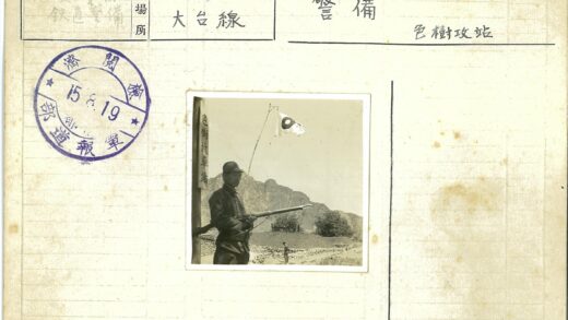 步枪士兵与泥泞小路山景.jpg
