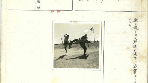 武术比赛户外对决旗帜人群背景.jpg