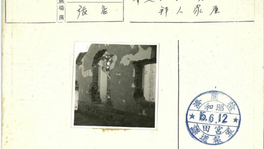 残墙门窗与背景建筑.jpg