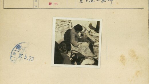 母亲喂奶与谷物篮.jpg
